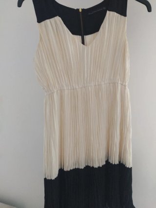 Zara Vestido Beige e Preto Plissado