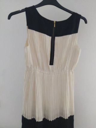 Zara Vestido Beige e Preto Plissado
