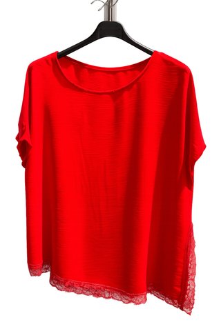 Blusa fluida con encaje oversize.