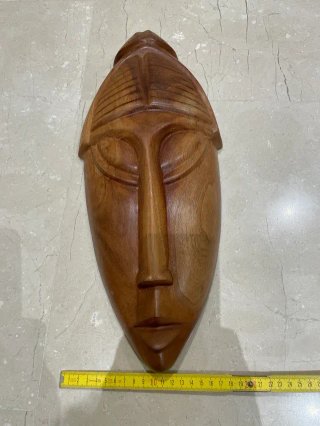 Maschera haitiana in legno intagliato decorativa