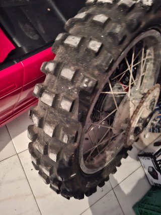 Rueda de moto con disco de freno