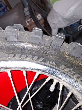 Rueda de moto con disco de freno