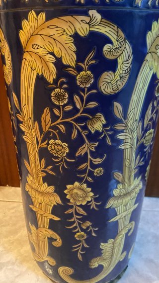 Paragüero de cerámica azul y dorado