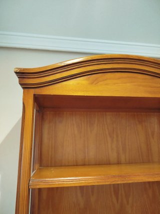 Estantería de madera clásica