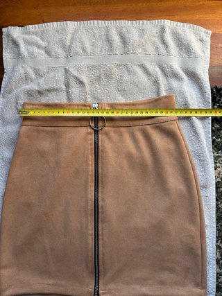 Falda mini beige