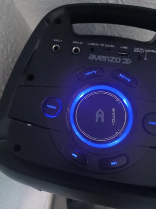 Altavoz con luces LED y mandos