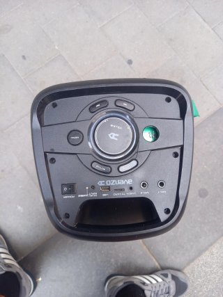 Altavoz con luces LED y mandos