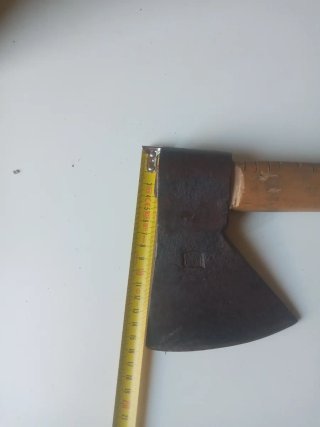 Hacha de madera