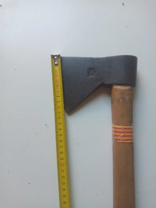 Hacha de madera