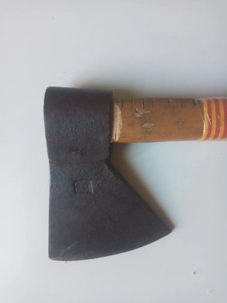 Hacha de madera