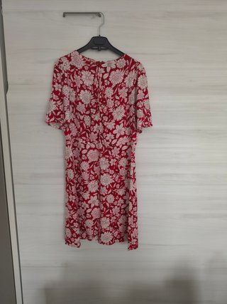 Vestido rojo floral fluido