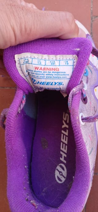 Zapatillas Heelys con ruedas moradas. Tallas 32