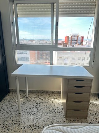 Escritorio blanco y madera  (Urge venta)