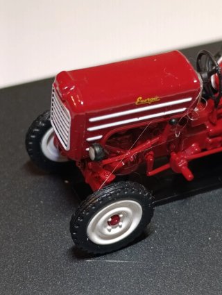 TRACTOR ENERGIC 511 DE 1955 1/43 UNIVERSAL HOBBIES