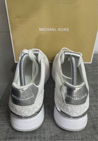 Zapatillas Michael Kors Blancas y Plateadas