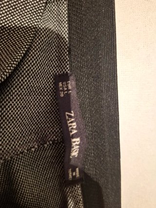 Pantalón gris con raya lateral