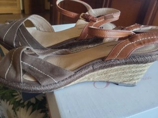 Sandalias Mustang Cuña Beige y Marrón