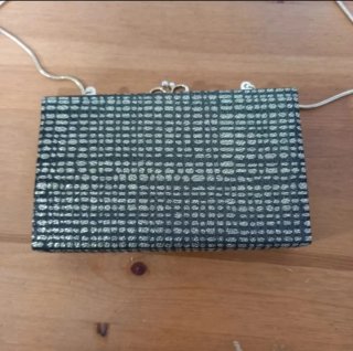Bolso de fiesta negro y dorado