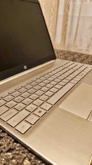 HP i7 512GB SSD Full HD con funda y cargador