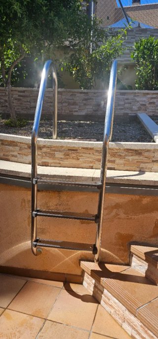 Escalera Piscina Astra Pool Metal y Plástico
