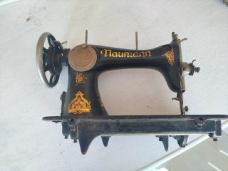 Máquina de coser antigua Naumann