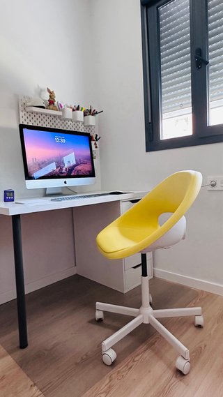 Escritorio blanco con 5 cajones
