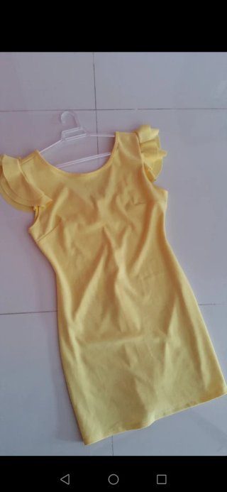 Vestido amarillo con volantes