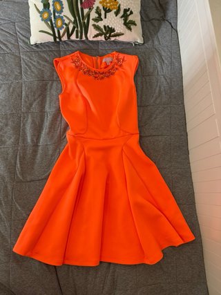 Vestido naranja con pedrería