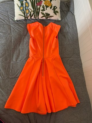 Vestido naranja con pedrería
