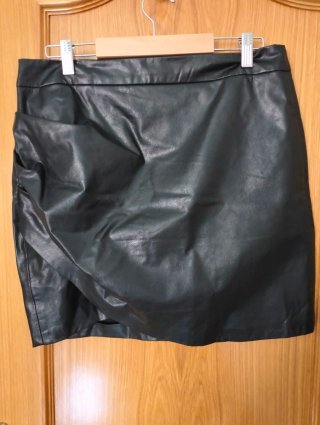 Minifalda negra polipiel