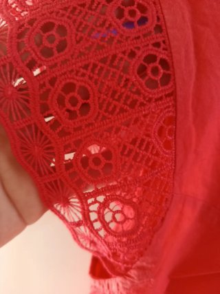 Camiseta CORTEFIEL roja con encaje