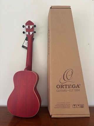 Nuovo ukulele rosso