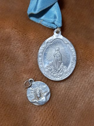 Lote 2 medallas religiosas