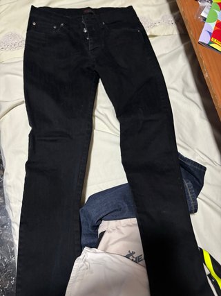 Pantalón vaquero negro