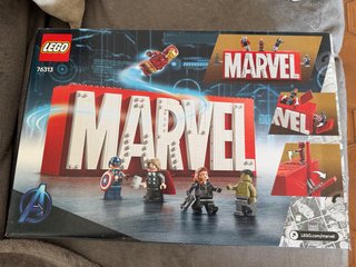LEGO Marvel 76313 - Logo e minifigure Marvel