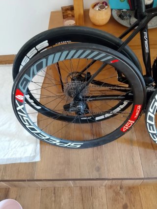 Cuadro Megamo Raise 2022 y Ruedas speedsix tubular