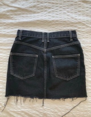 Falda vaquera negra Pull&Bear x Rosalía Talla S