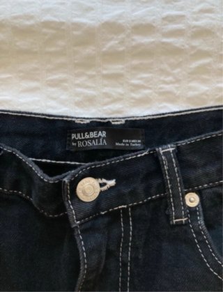 Falda vaquera negra Pull&Bear x Rosalía Talla S