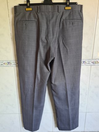 Traje gris con cuadros con pantalon,hombre Talla L