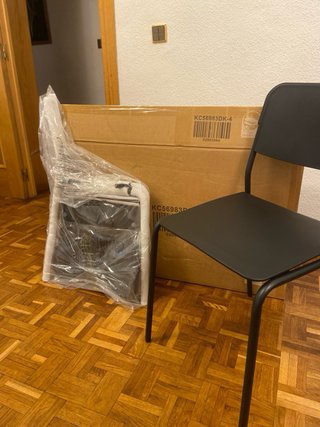 Silla moderna negra diseño nórdico
