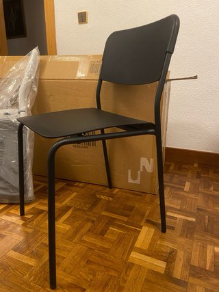 Silla moderna negra diseño nórdico