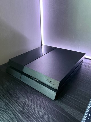 PS4 Negra 500GB + Mando y Juegos