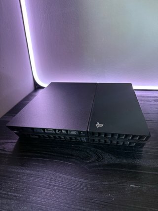 PS4 Negra 500GB + Mando y Juegos