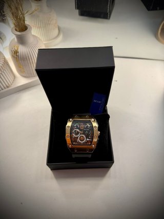 Reloj SKYLINE Hombre Negro y Dorado