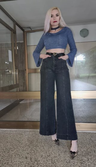 Pantaloni jeans vita alta gamba larga