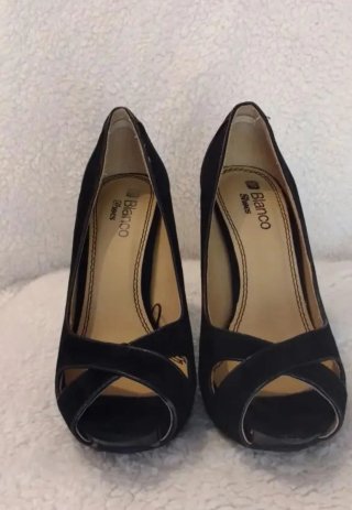 Zapatos de tacón negros peep toe