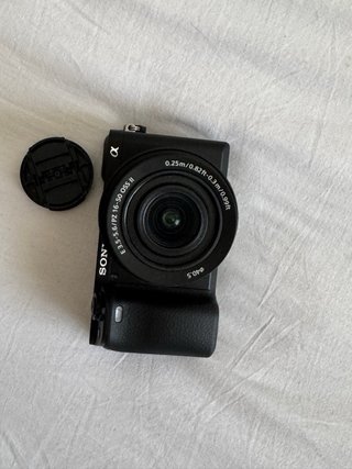 Sony a6400 con lente y accesorios