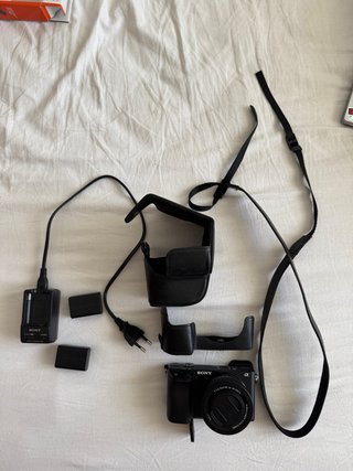 Sony a6400 con lente y accesorios