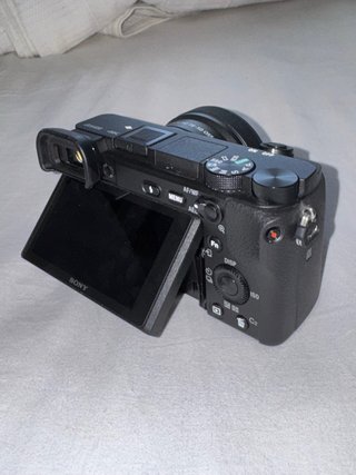 Sony a6400 con lente y accesorios