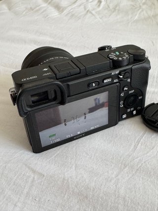 Sony a6400 con lente y accesorios